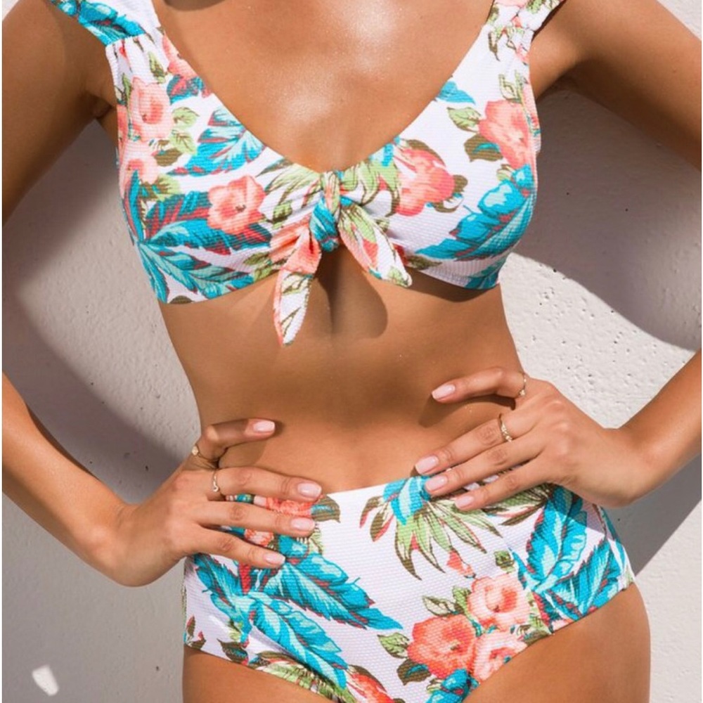 Miss Lola 2-piece swimsuit